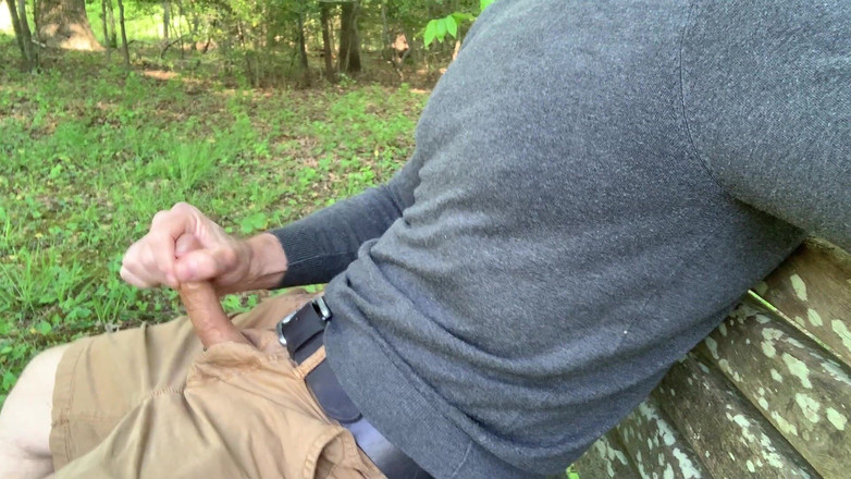 TJenner: Estou me masturbando no Parque e Gozando. Versão estendida!