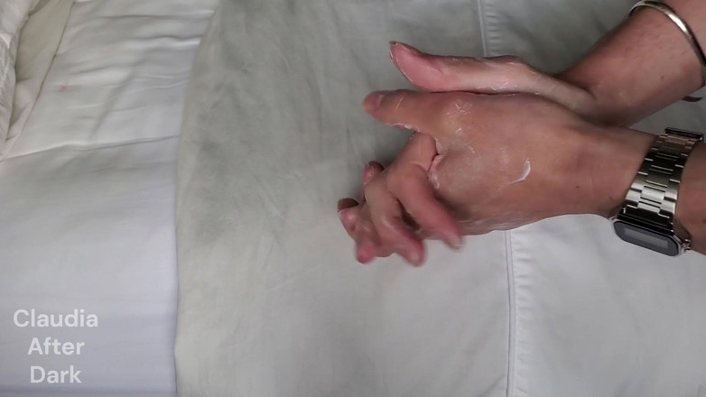 Claudia Kink: Hand Fetish Rubbing and Lotioning