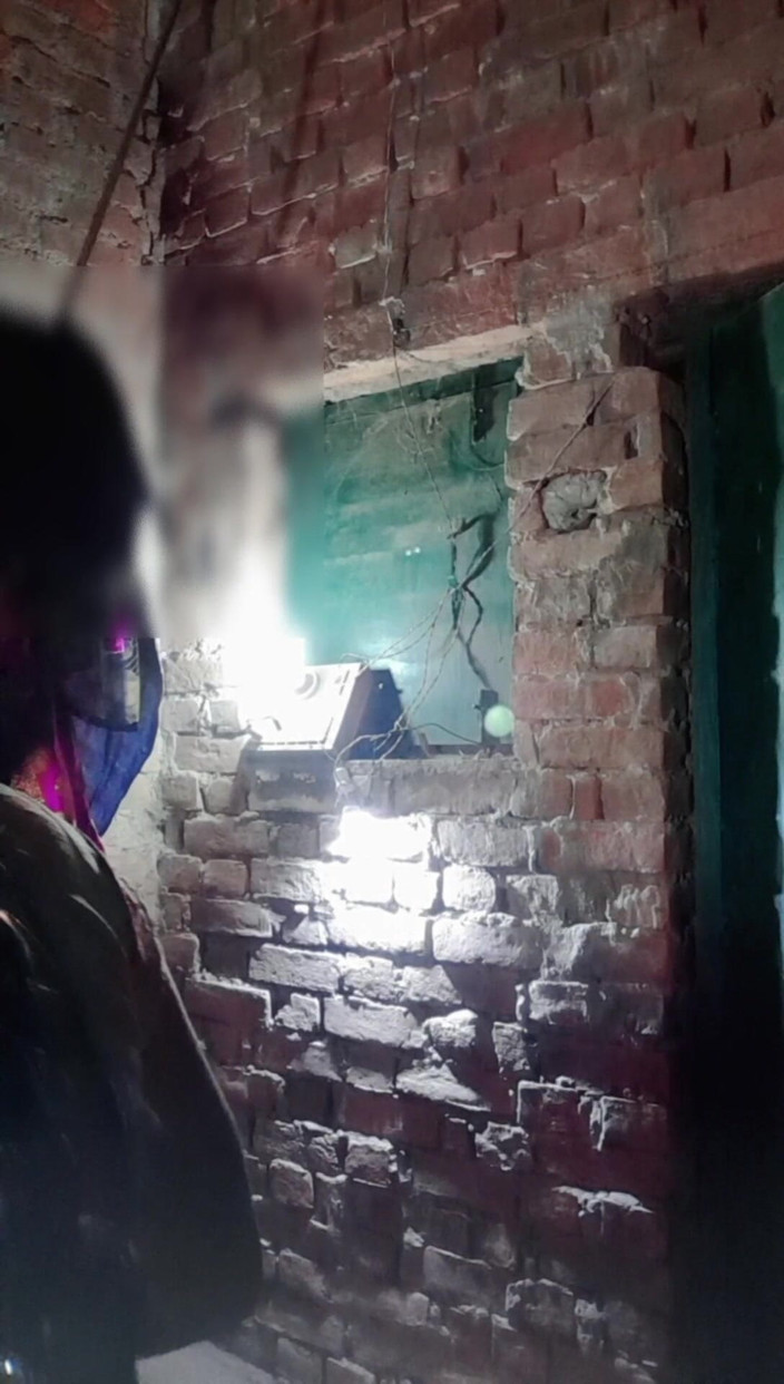 Renudbf: Індійська незаймана сільська дівчина Холі, вірусний секс mms