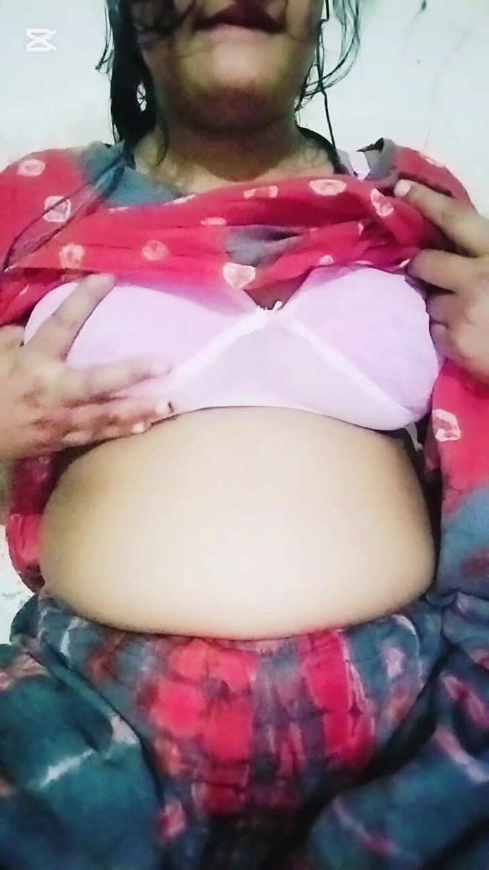 Sexybou69: Tvrdě si lížu kundičku.