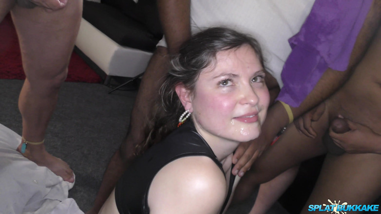 Gangbang team: Aurora Frost için ilk bukkake yüze boşalma