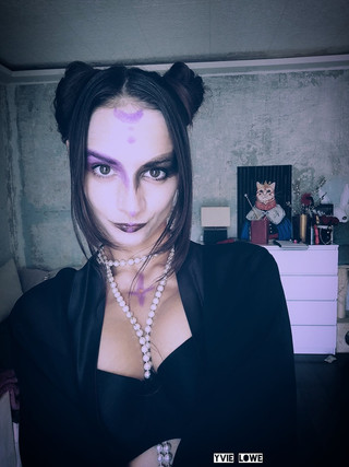 Yvie Lowe: Gagică gotică dansează pentru mine - clip de dans solicitat. Bucura