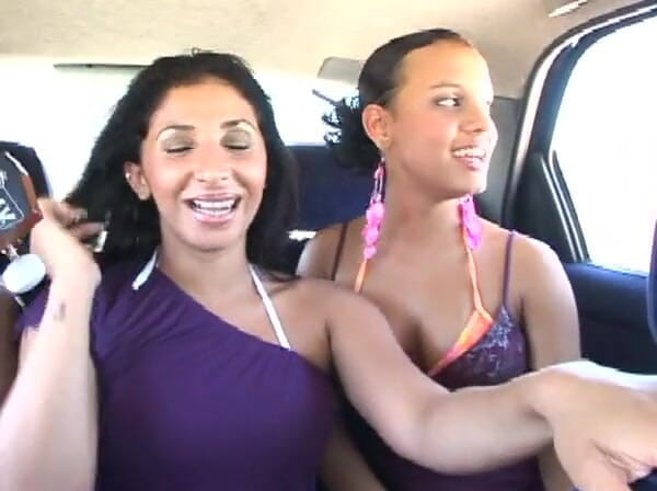 European Classics: Car orgy with girls nibbling on a cock