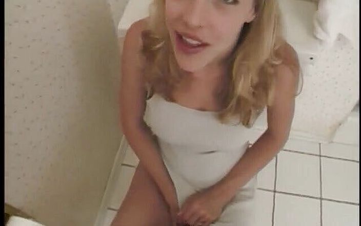 Oral Sluts: Skinny woman sucks cock in the bathroom