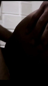 Трахаю сексуальну шліфувальну дівчину без презерватива, поки я не наповнюю його кремпаєм - Каміло Браун