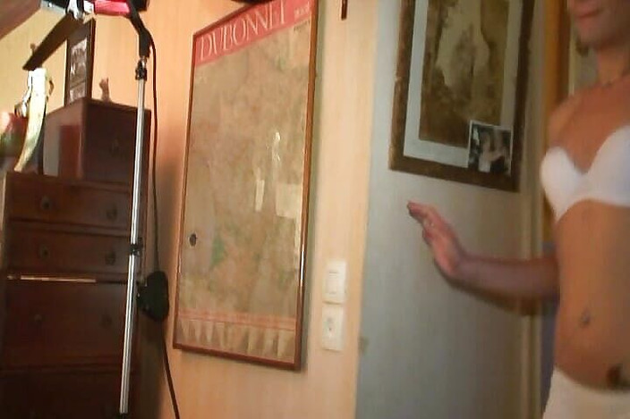 Planete Francaise: Hermosas lesbianas francesas disfrutan compartiendo sus juguetes sexuales