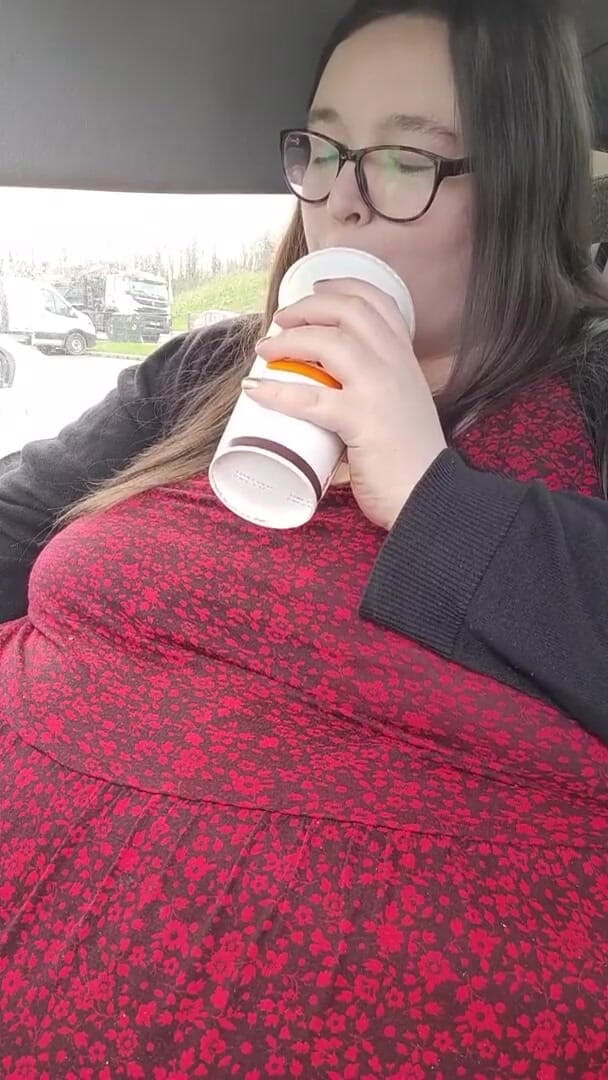 SSBBWLadyBrads: I love stuffing this belly with BK