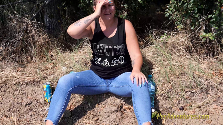 Pee Adventures: Pissing her jeans while talking with her boyfriend on the...