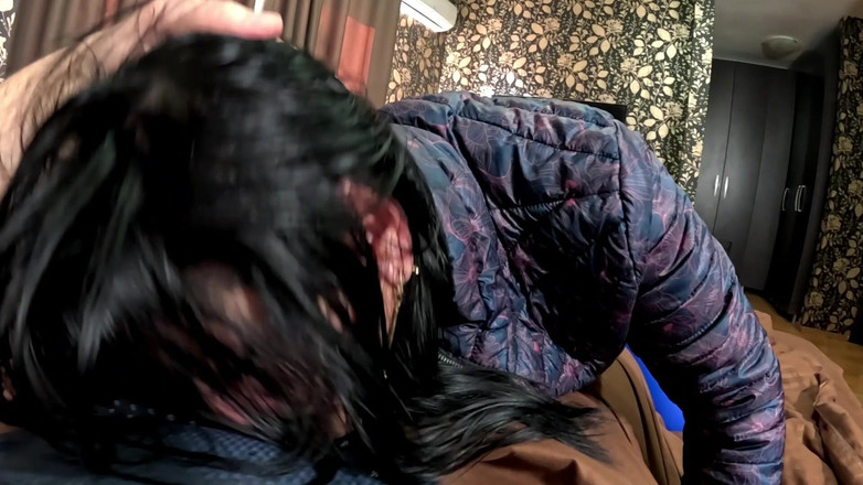 MilfyCalla: Zoccolo di cammello in pelle blu e downjacket fetish sciatto...