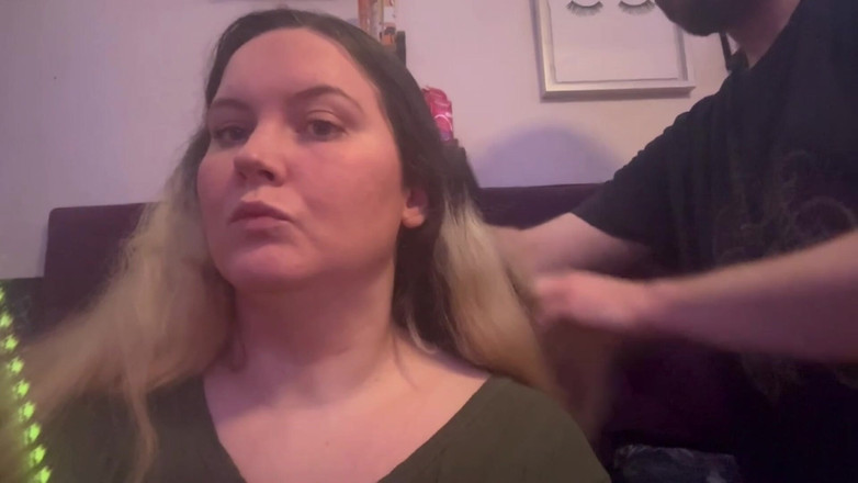 MissFFW: Sikiş bud uzun doğal saçımı fırçalıyor