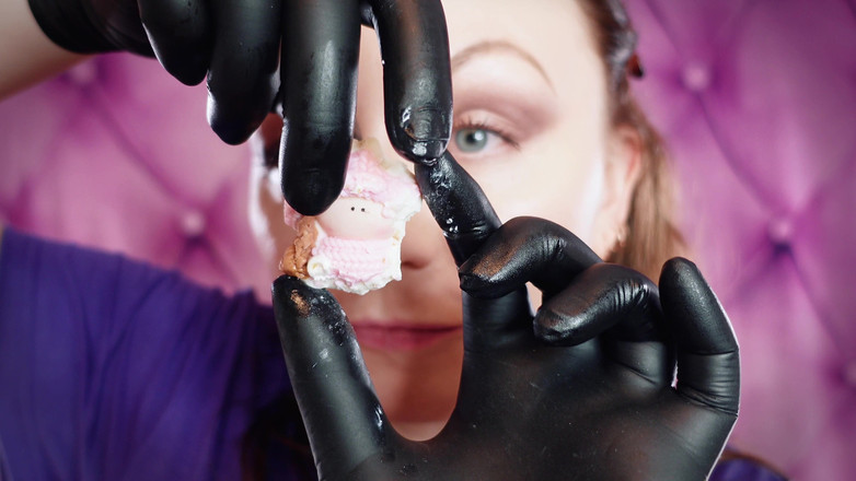 Arya Grander: Asmr: пожираюча фетиш-гігантка вібрує, відео мукбанг, sfw в рукавичках nitrile