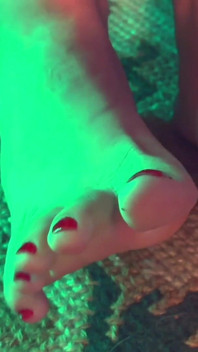 Toes Wiggling and Spreading for Your Pleasure