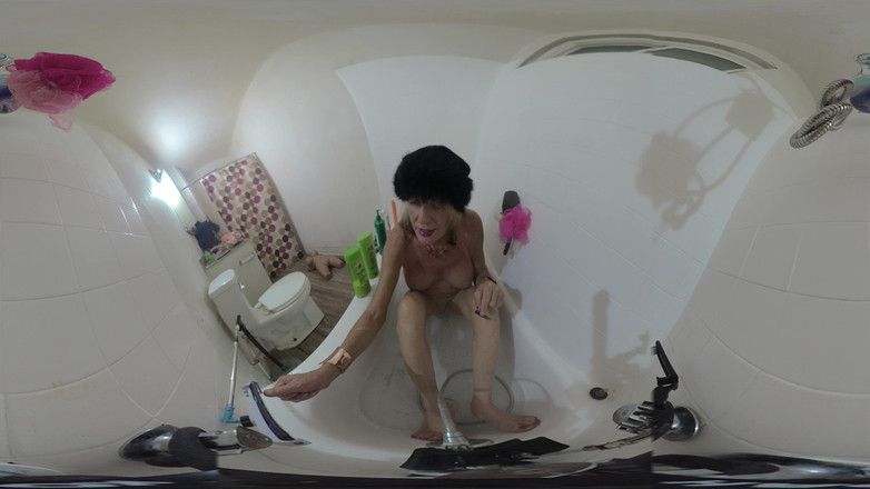 Lizzy Yum: リジー・ヤム VR 2025年11月 術後 シーメール自慰 #25