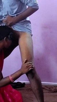 लाल साड़ी anni चूसना और कुत्ते शैली में चुदाई