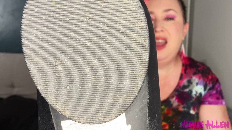 Nimue Allen: Lamer mis zapatos sucios de festival limpios