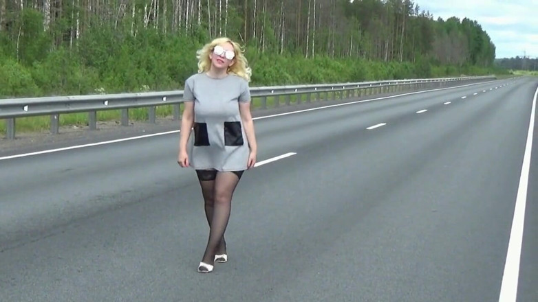 Nylon-Heels: On the road, a hot milf shows her pussy