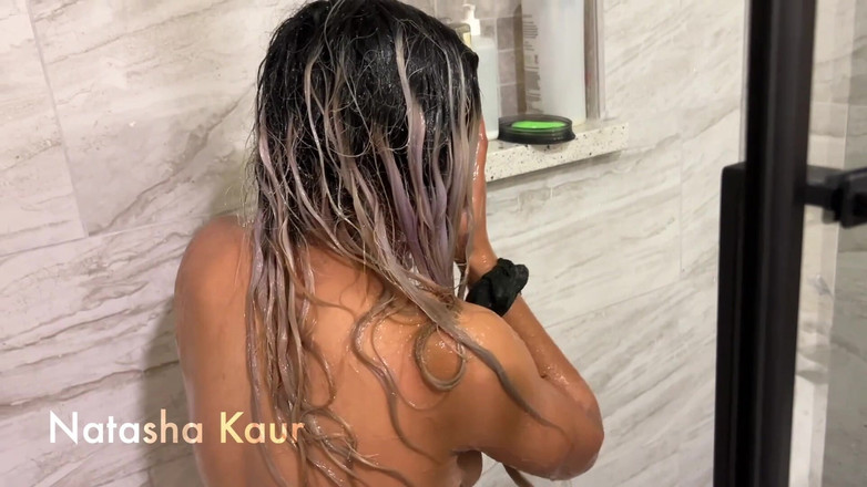 Natasha Kaur: Sudut pandangan pertama: Awak sedang menonton saya mandi &amp; saya membersihkan...