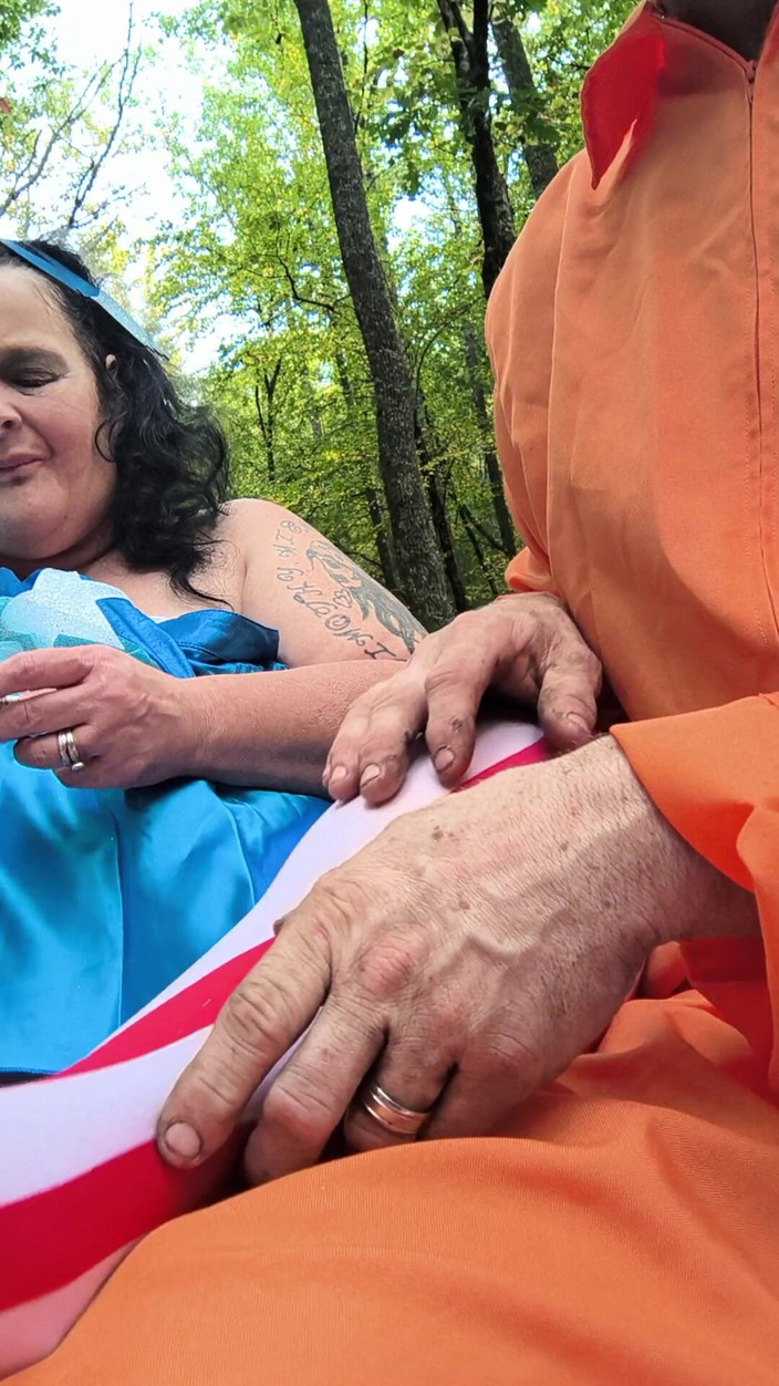 HerculesnVENUS: शरारती अभिनेत्री आउटडोर दृश्य भागने वाली चूत में लेने की कोशिश कर रही है