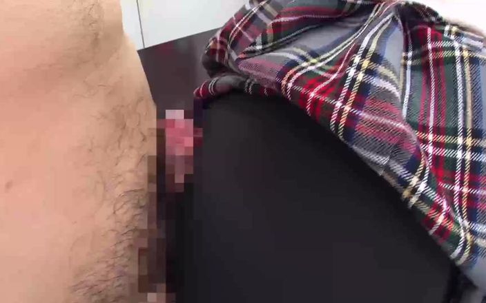 Strix: 我是一个进化的男人，我可以对抗连裤袜的屁股感到兴奋，我可以正常射精。
