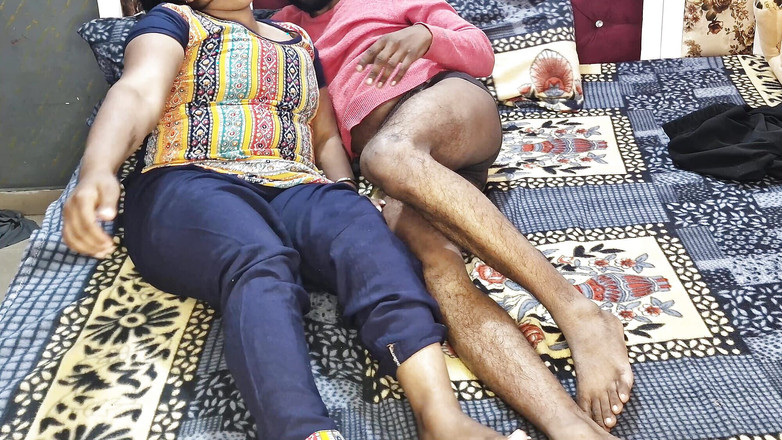 pinki_cute: 我操穿着蓝色西装萨尔瓦的印度库尔布利查奇，说下流话。