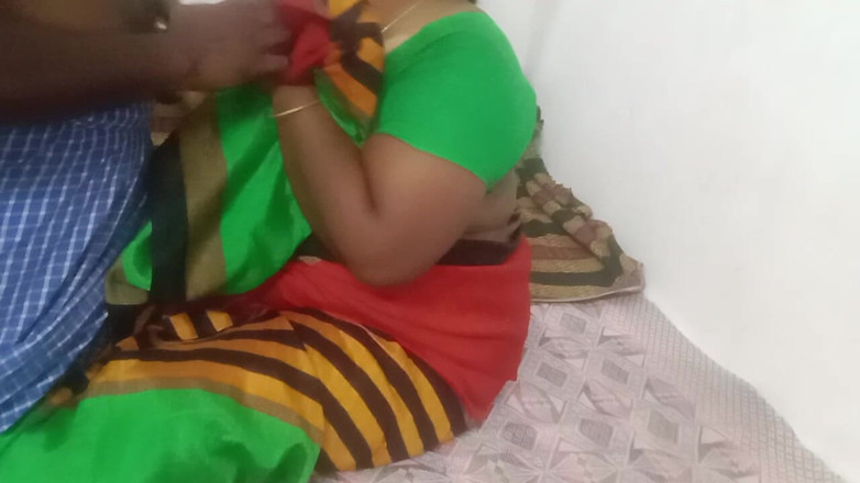 Santhi89: Tamil saree ateşli ev hanımı sert