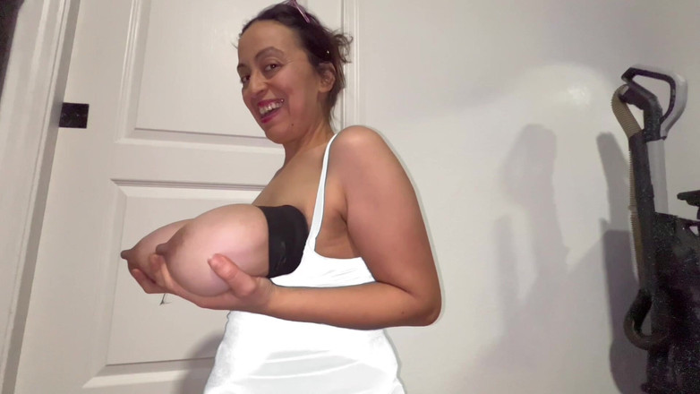 VeeVee Vixen: Enormi tette lattiginose