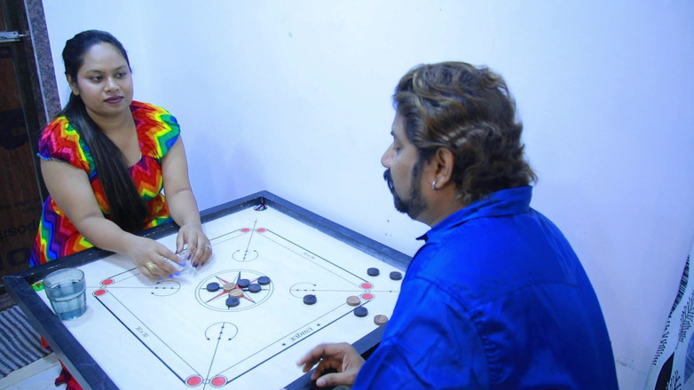 UncutPlus: 대출 담당자가 여자 집에 가서 그녀와 섹스를 했습니다.