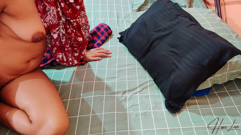 Hope Love: Krásná asijská tetička zve svého milence do své postele