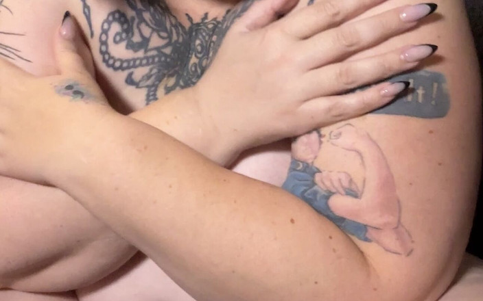 Miss quinn Cater: Masturbasi dengan 2 vibrator dan erangan