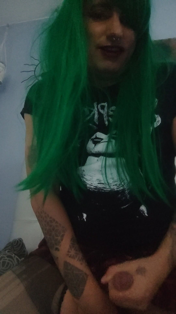 Alicia Moonkalation: Waria Punk Jerman Memberikan Cum Solo