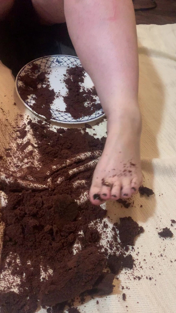 BlancaGirlBBW: Bàn chân chân trong bánh
