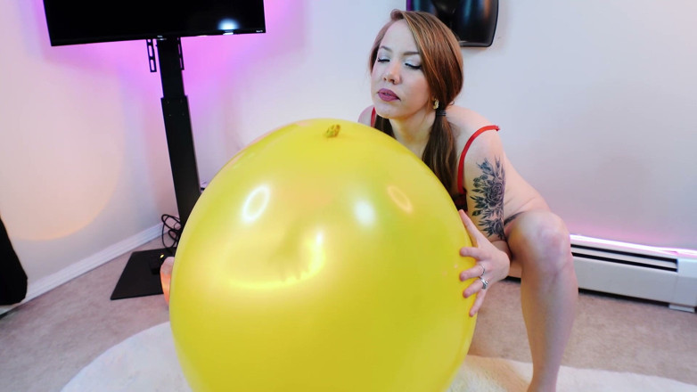 Evelyn Rouge: Giant Balloon Humping Bouncing Pigtail Fetish