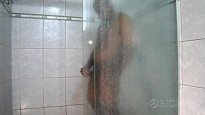 Rickvjr: 在浴缸里撸管 #1