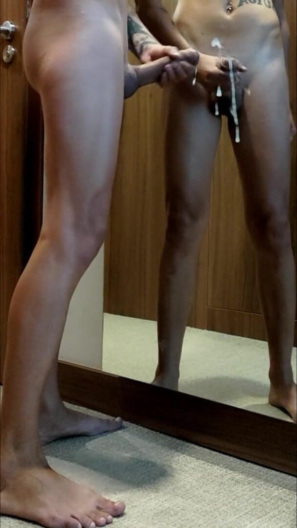 Idmir Sugary: Zakar tebal memancut mani pada cermin