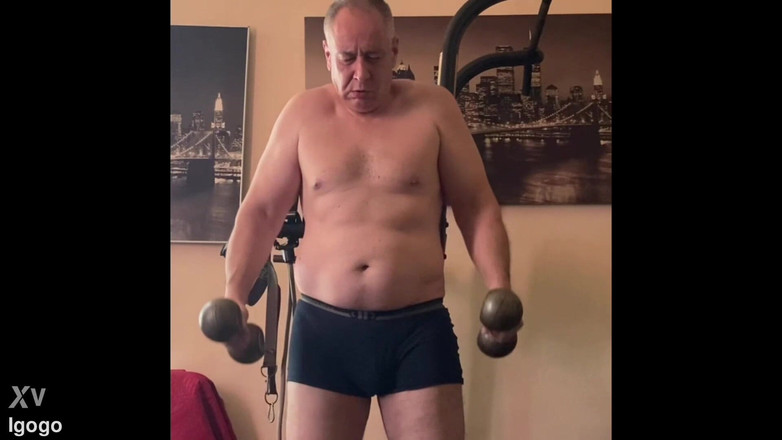 Alex Igogo: Ayah tua solo