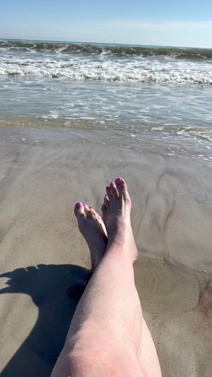 Peppermint Giantess: Onde che si bloccano di taglia 16 piedi e gambe