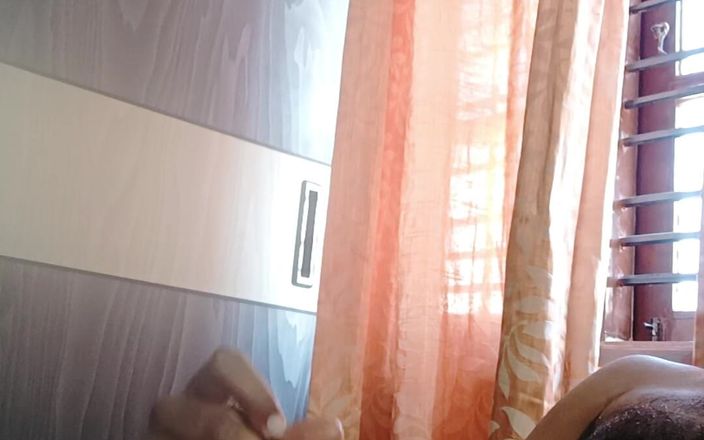 HornyHunk: Melumuri kontolku dan masturbasi dengan celana dalam tetangga dan bra