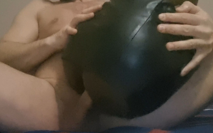 Naxy: Strakke leren minirok kont berijdt het sperma uit mijn pik
