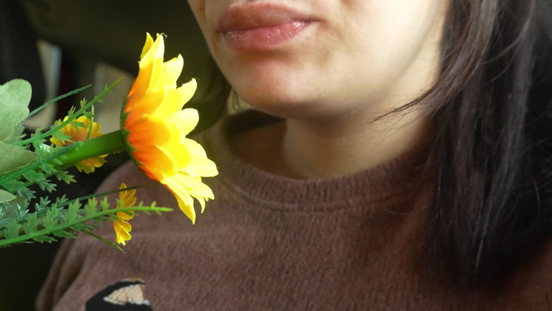 AmayaMori: Sneezing Fit in the Car My Plastic Flower Allergy Reaction