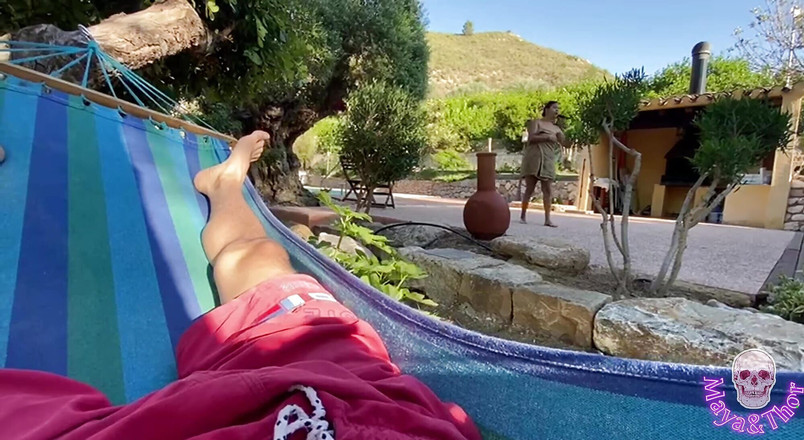 Mayay Thor X: Секс-приключение в кабинке с бассейном в отпуске