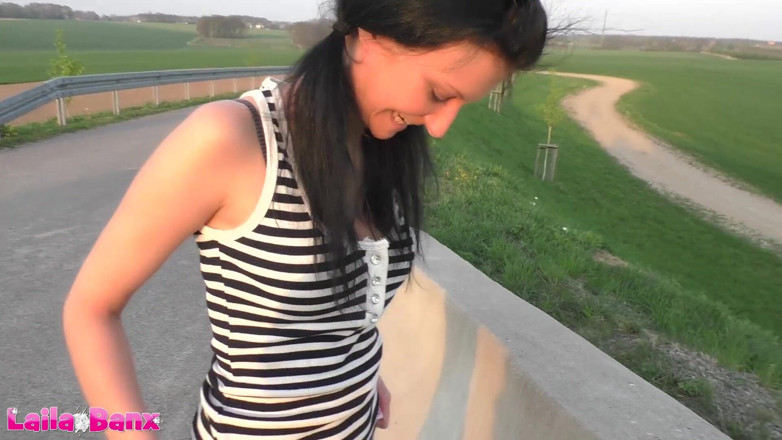 Laila Banx: Outdoor cum covered! Cheeky doggy-fuck at the A69