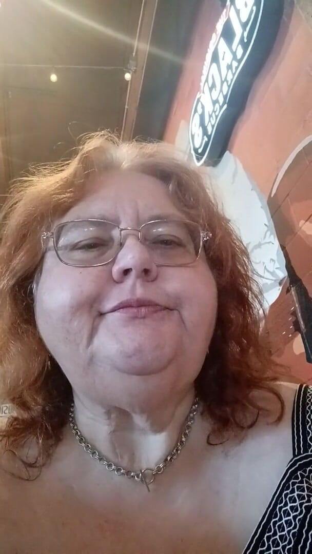 BBW nurse Vicki adventures with friends: Yummy Rib Dinner in Old Bbq Shop
