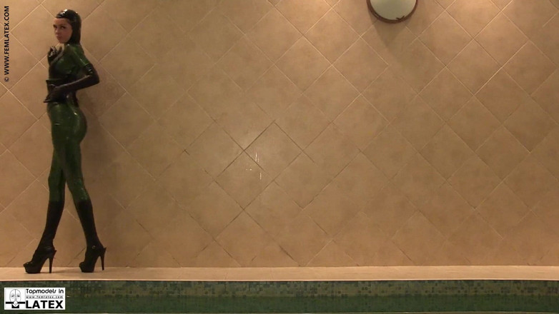 Fem Latex: A amazing latex video shower in latex