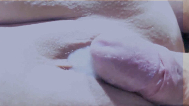 Cpt. Flint: Velký čůrák masíruje kundičku a střílí sperma zblízka