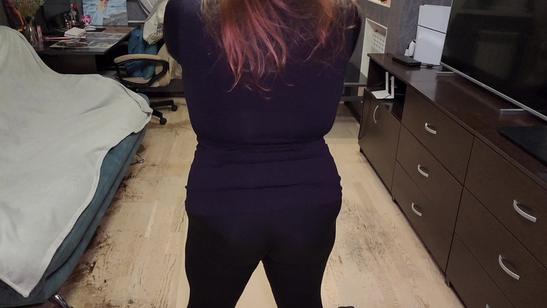 Peach Desert: Kızıl saçlı orta yaşlı seksi kadının ağzını spor taytından sert...