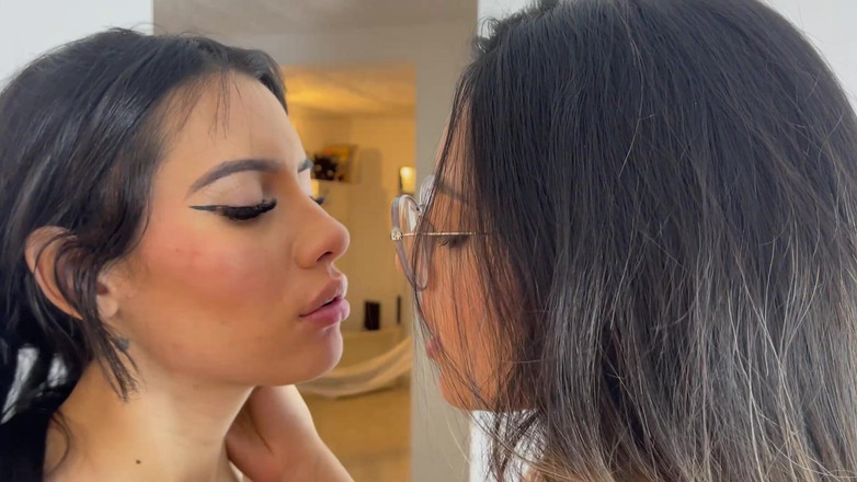 Ambar Prada: Latine Lesbiche Arrapate Giocano Con Seni, Figa E Sedere Nella...