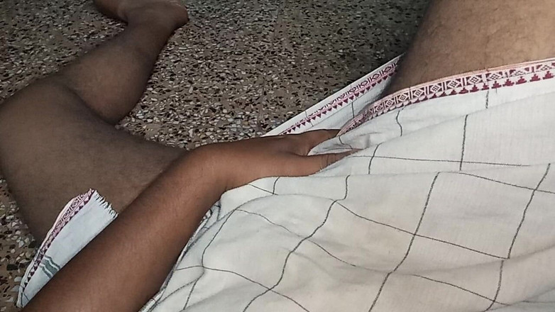 Sweet Indian cock: Індійська дружина чувака трахається в офісі анально і цілується