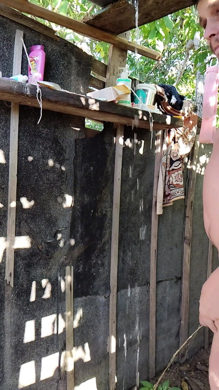 SchoolPrincess: Outdoor Shower Oral Sex Couple