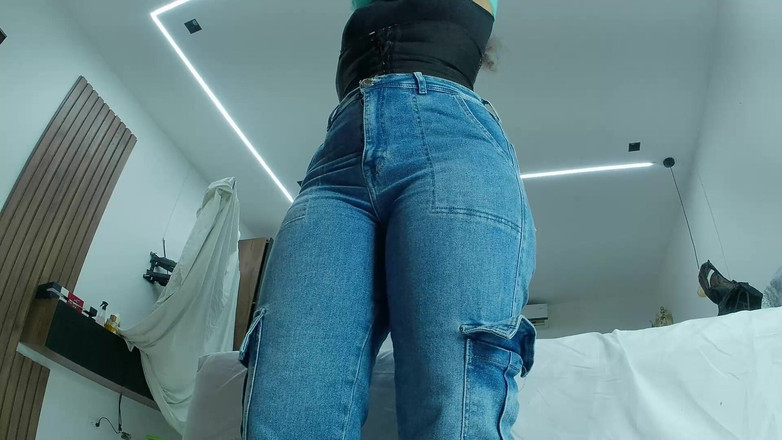 pampammedallo: 존나게 쪼이는 라이크라를 입은 의붓딸 봐