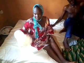 Pornsexlive: Tôi và mẹ kế của tôi làm tình trong phòng...